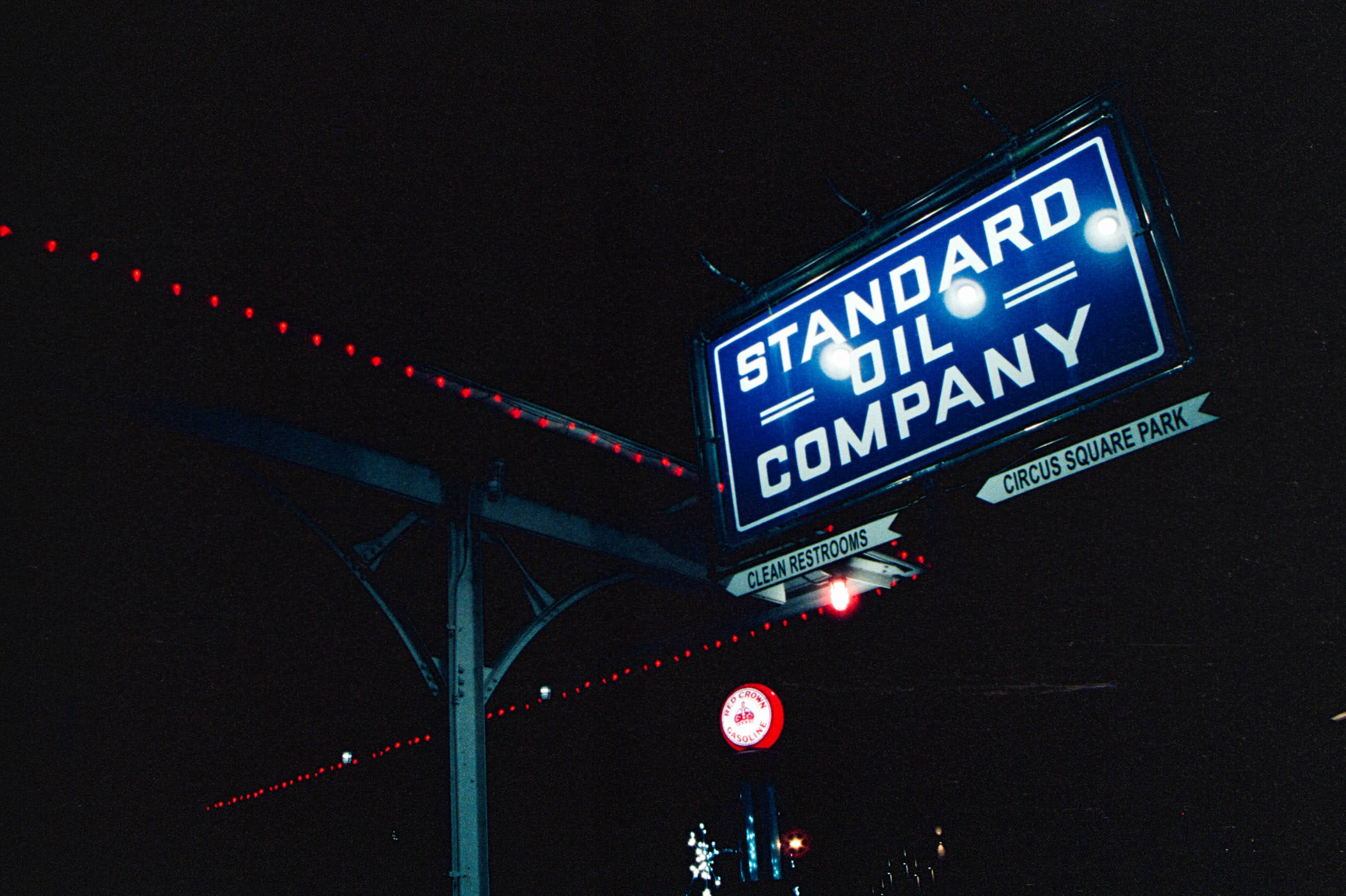 CineStill Film 800Tungsten (800T) C-41 Color Negative Film (35mm Roll Film, 36 Exposures)